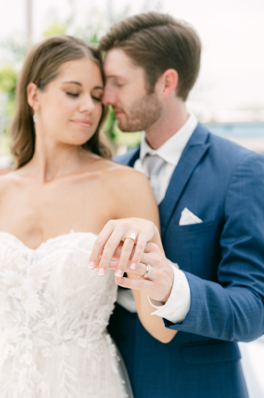 Styled Challenge By Southern Bride The Gibbs Museum Charleston South Caroline bridal couple