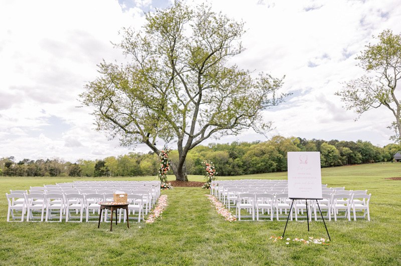 Abigail Magdziarz And Jason Best wedding venue outside