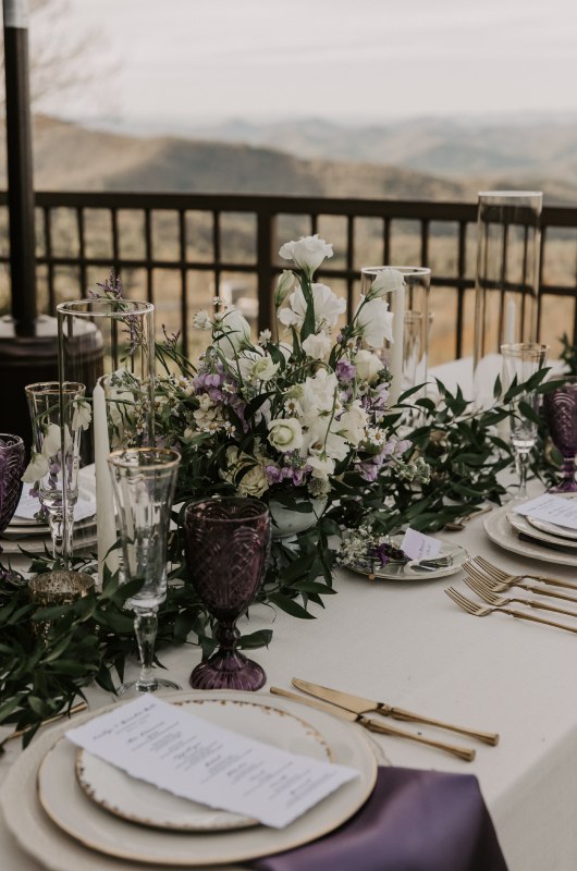 Kaitlyn Shaker And Jason Bete table florals