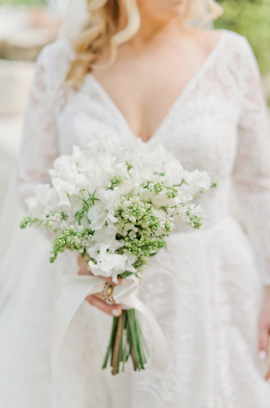 Mary Katherine Harris and James Rose Real Weddings bride flower bouqet Mary Katherine Harris and James Rose Real Weddings bride flower bouqet