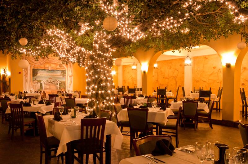 Valentine's Day Romantic Getaways Destinations Firefly Dining Room