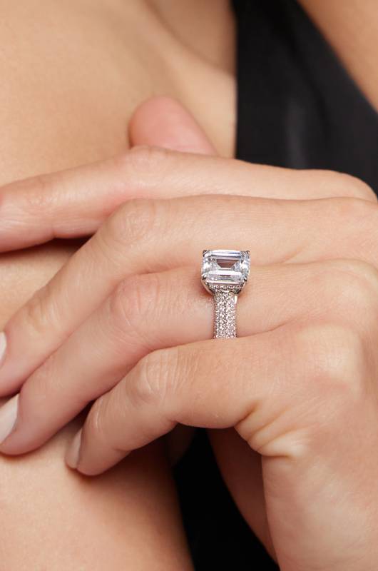 With Clarity Choosing the Perfect Diamond for Your Engagement Ring Hands