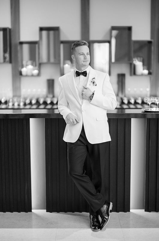 Four Seasons Nashville groom at bar