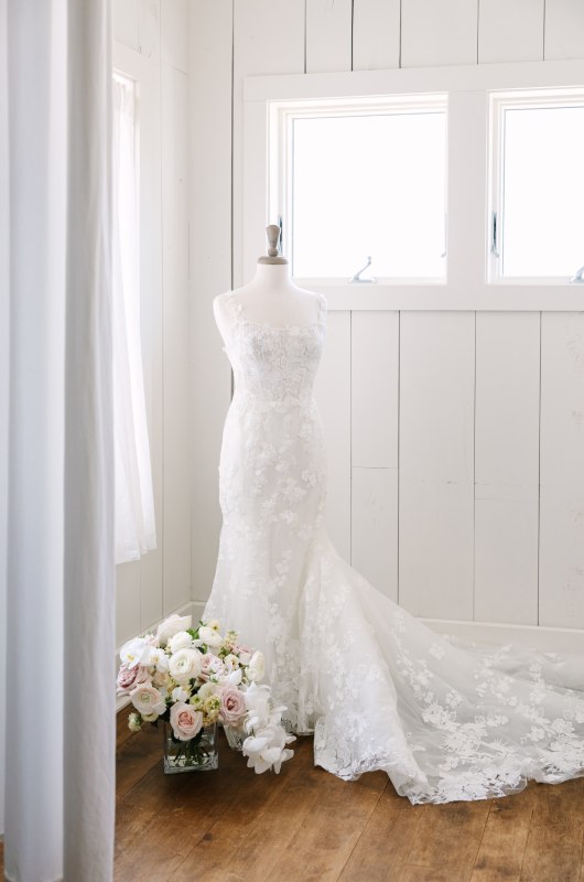 Lauren Milton And Nicolas Nicholson wedding dress
