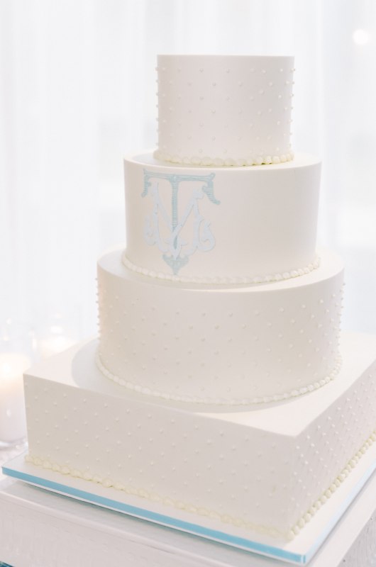 McKenna Holden And Tres Santucci wedding cake