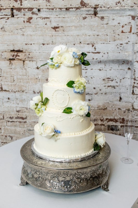 Courtney Young And John Couvillion wedding cake