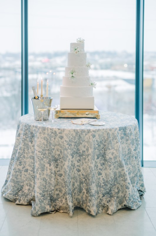 Styled Challenge by Southern Bride Four Seasons wedding cake