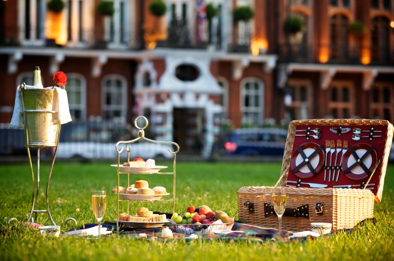 The Milestone Hotel London Luxury Picnic in the Park