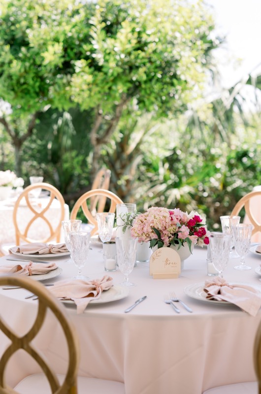 Madison Greenfield And Samuel Taylor tablescape