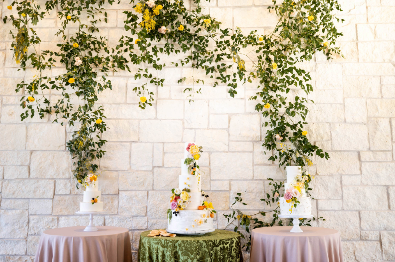 austin styled shoot country hill three cakes