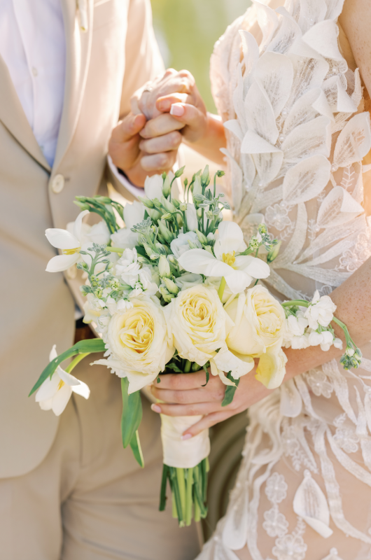 new york styled shoot central park couple holding bouqet