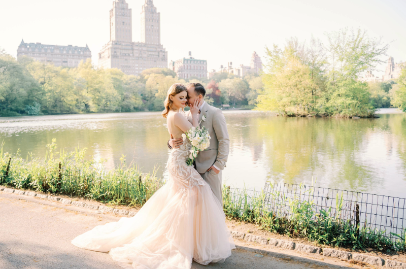 new york styled shoot central park cuddle by river