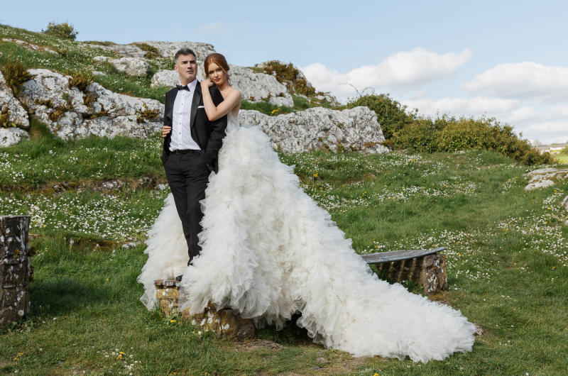 Cashel_Palace_Styled_Challenge_Ireland_couple_rocks