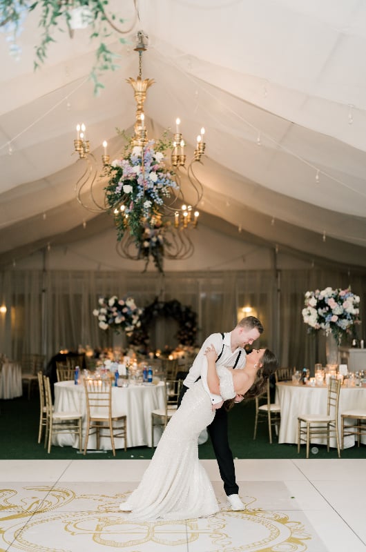 jamie land and blake woodward real wedding couple dancing jamie land and blake woodward real wedding couple dancing