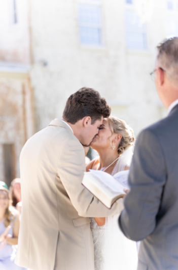 brooklyn brown and filipe pollard wedding kiss