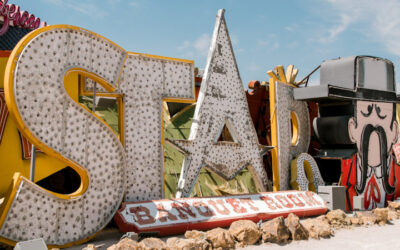 Las Vegas – Neon Museum Elopement Photo Walk