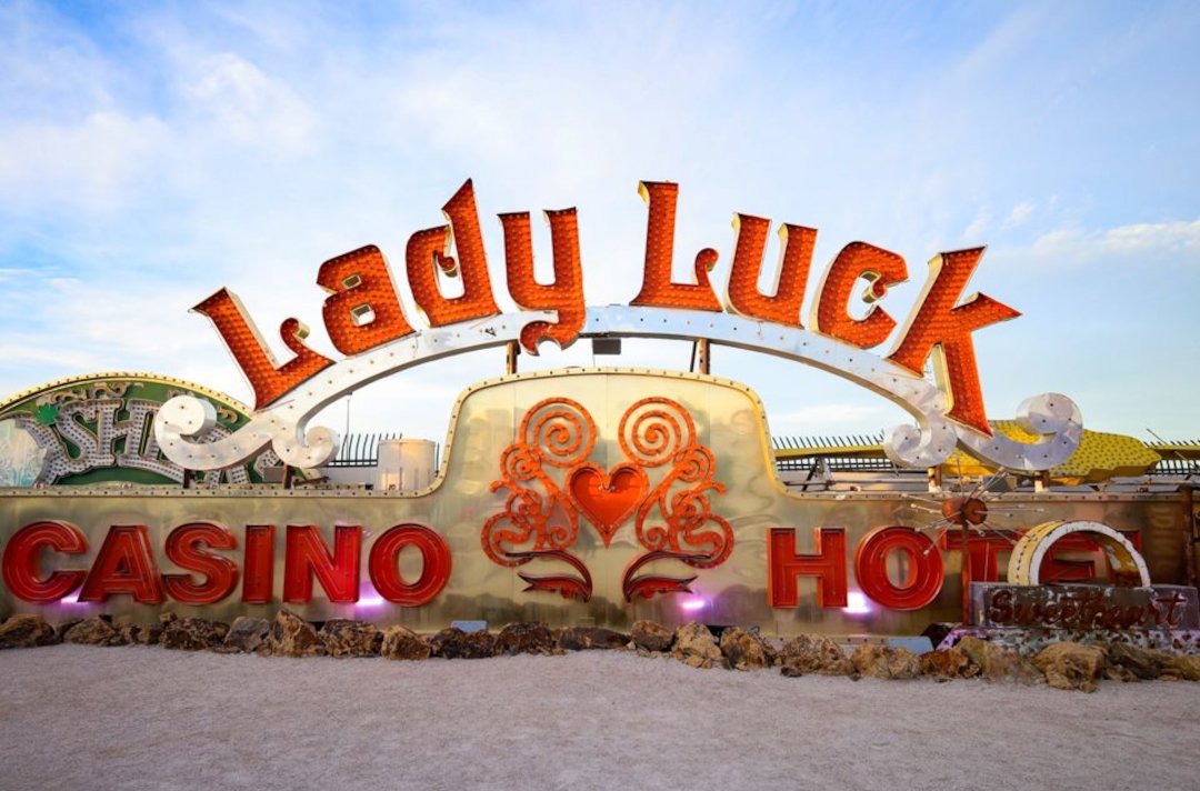 styled shoots by southern bride las vegas neon museum lady luck