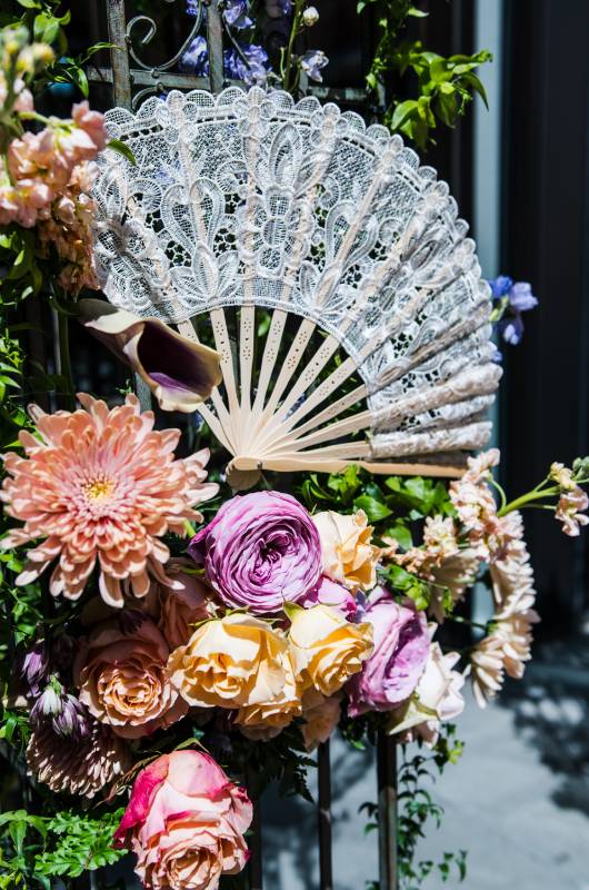 George Washington Hotel Lasting Impression Award fan and flowers