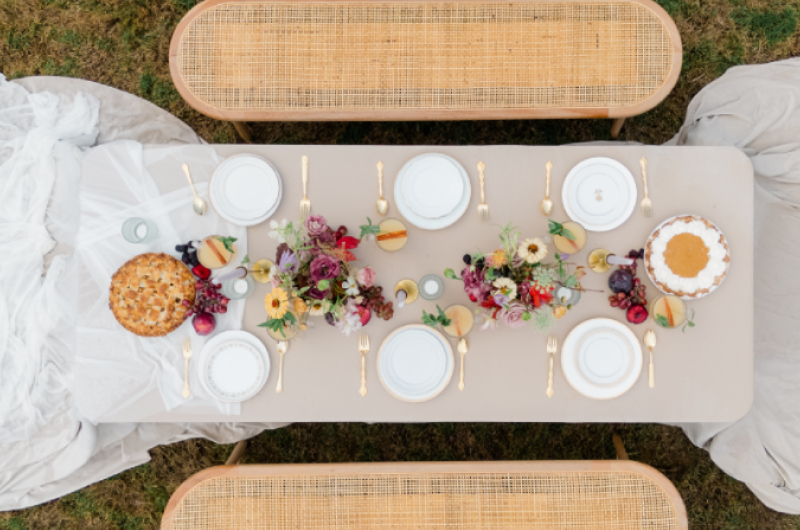 cozy autumn styledshoot outdoortable2