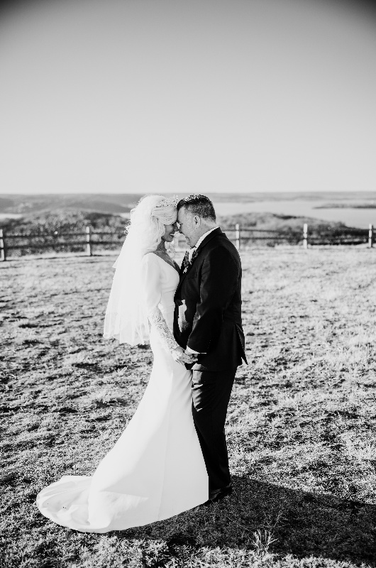 Sheila Basel & Wayne Wright real wedding couple embrace Sheila Basel & Wayne Wright real wedding couple embrace