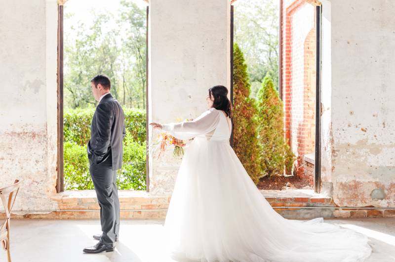 5 must have shots for your wedding photography checklist first look