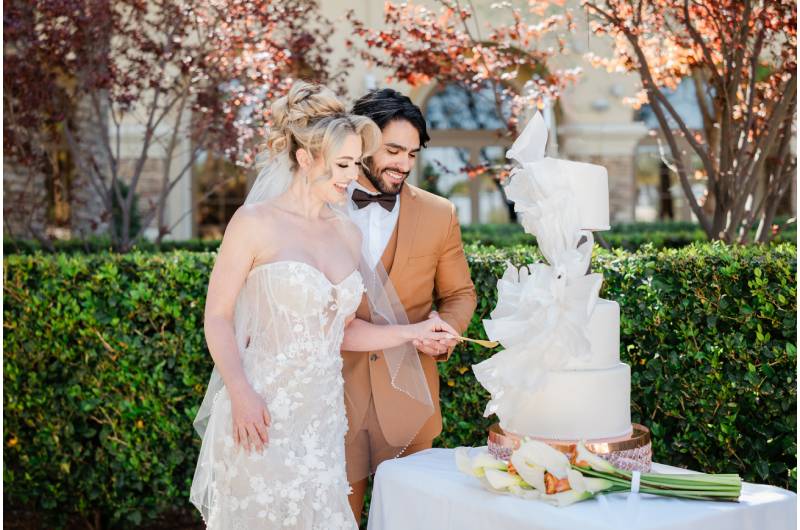 Desi Camille Weddings Events Wins Best Design The Styled Challenge Las Vegas cutting
