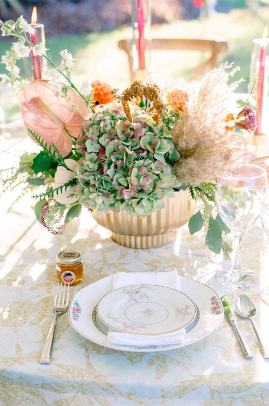 what rental items do you need for an outdoor wedding table setting