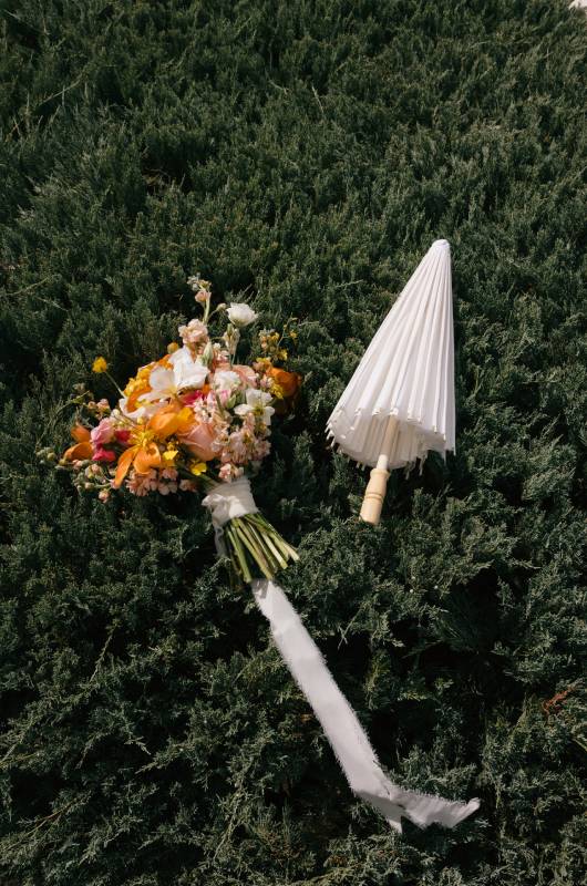 shannon anderson antonio colacci bridal bouquet and parasol