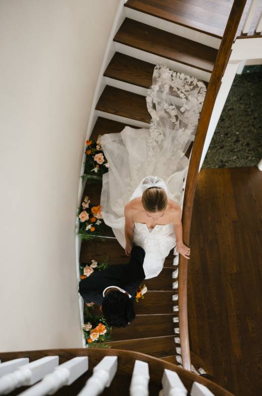 shannon anderson antonio colacci walking down the stairs