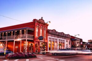 oxford mississippi a storybook setting for a southern destination wedding the square