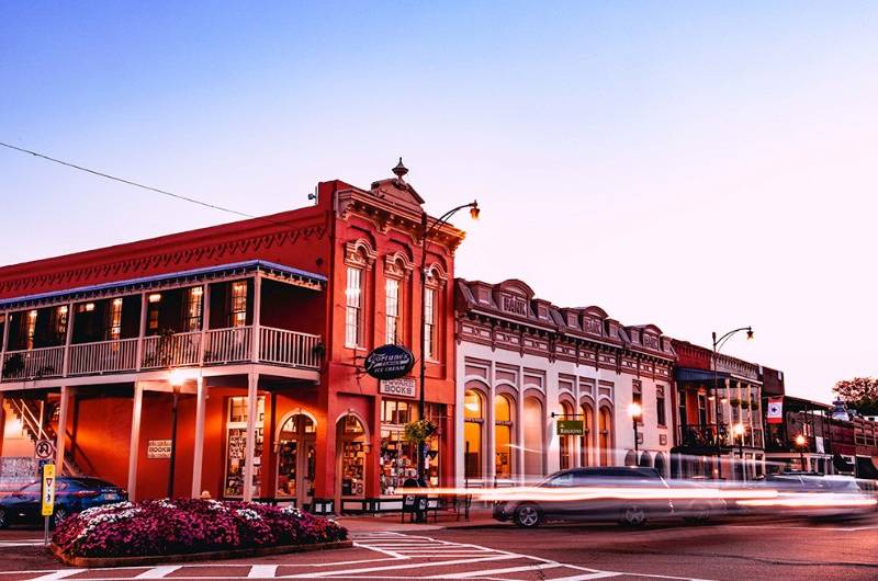 oxford mississippi a storybook setting for a southern destination wedding the square