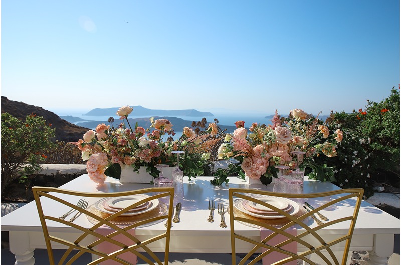 Santorini Wedding Style: Intimate Morning Shoot and Sunset Elopement