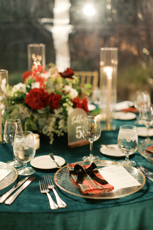 Holiday Magic Christmas Real Weddings Design Inspiration alex kenny green table cloth