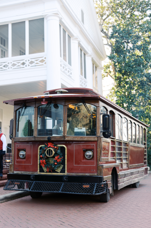 Holiday Magic Christmas Real Weddings Design Inspiration trolly alex kenny