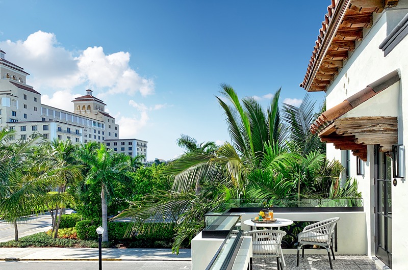 Top Places to Travel January 2026 palm beach rooftop honeymoon-roundup-6-luxury-romantic-honeymoon-destinations-rooftop-bar