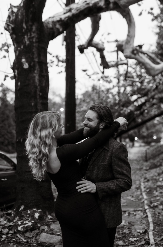 romantic midtown memphis proposal a photographer and musicians love story bw