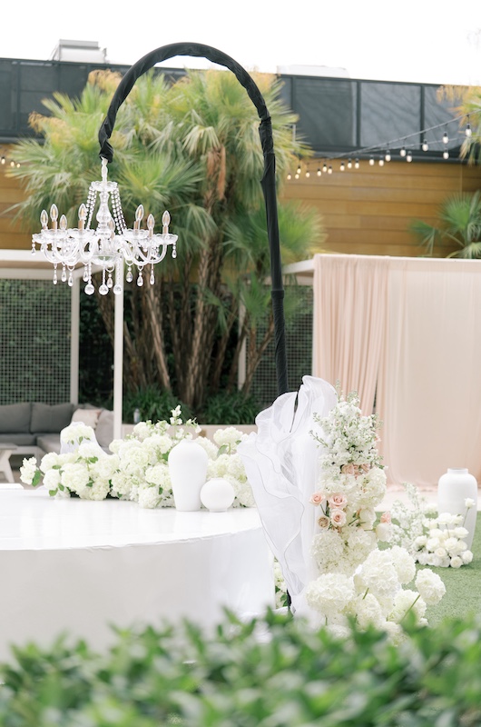 elegant-affairs-wins-the-bespoke-award-the-styled-challenge-tampa-florida-hanging-chandelier