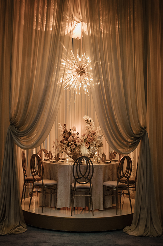 StunninStunning & Brilliant Events Named Trendsetter in Chicago Tablescape Drapery platform