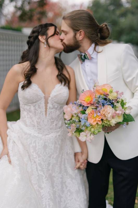 southern garden wedding inspiration at magnolia manor new bern nc styled shoot kiss