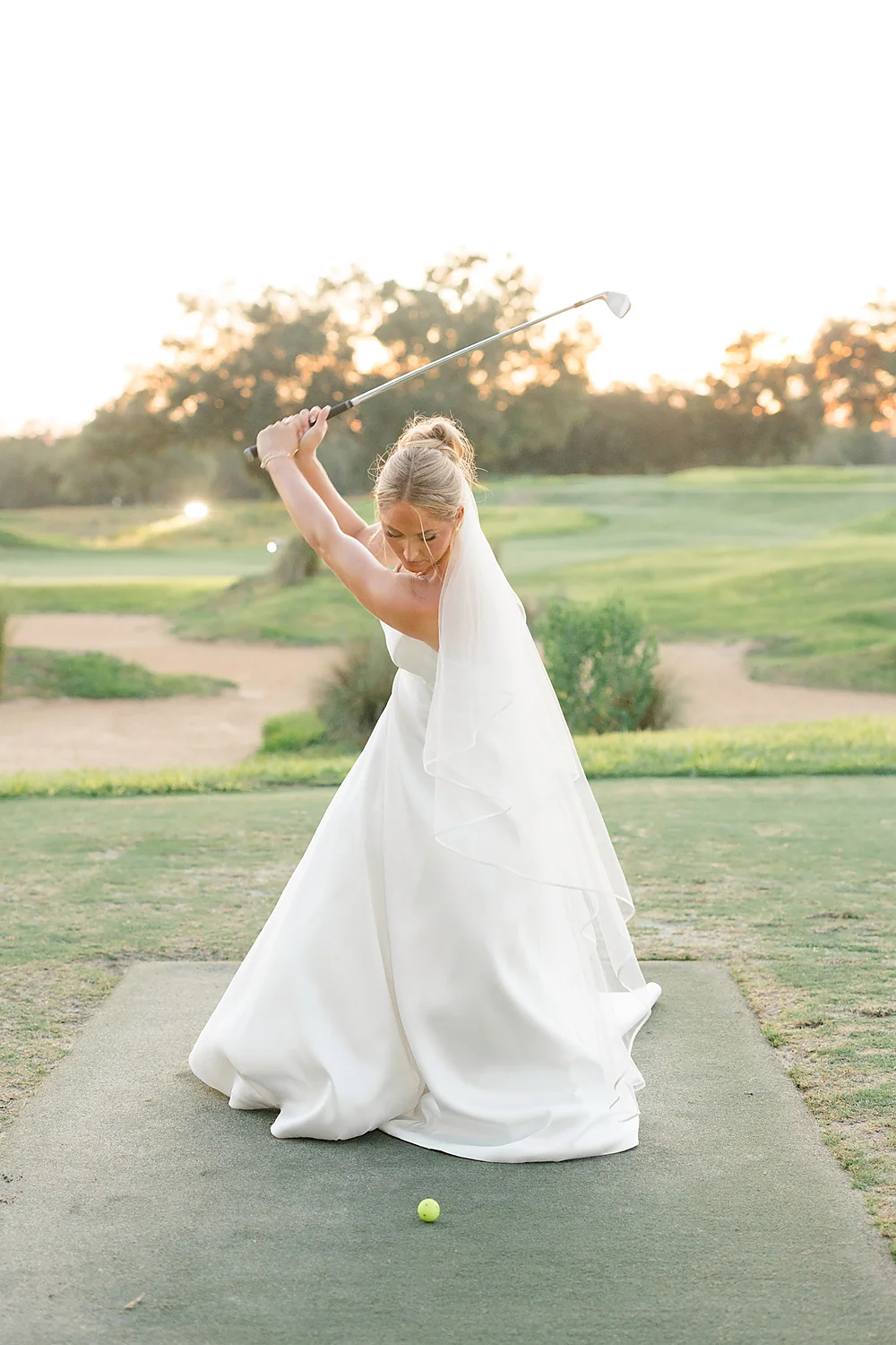 Cailyn Henderson Chandler Whitmer bride golfing sunset golf course Florida Susan Elizabeth Photography