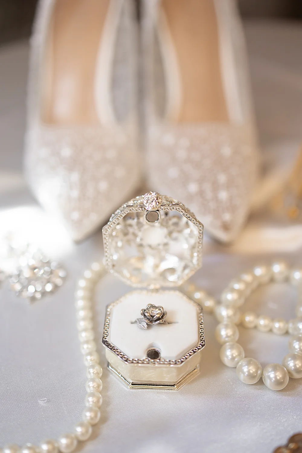 Love In Waves A Modern Luxury Wedding Editorial In Las Vegas bridal accessories wedding elegance jewelry