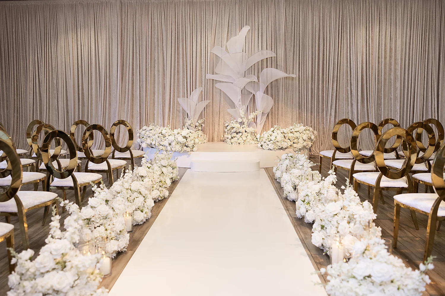 Love In Waves A Modern Luxury Wedding Editorial In Las Vegas elegant couple white attire romantic Love In Waves A Modern Luxury Wedding Editorial In Las Vegas elegant wedding ceremony setup