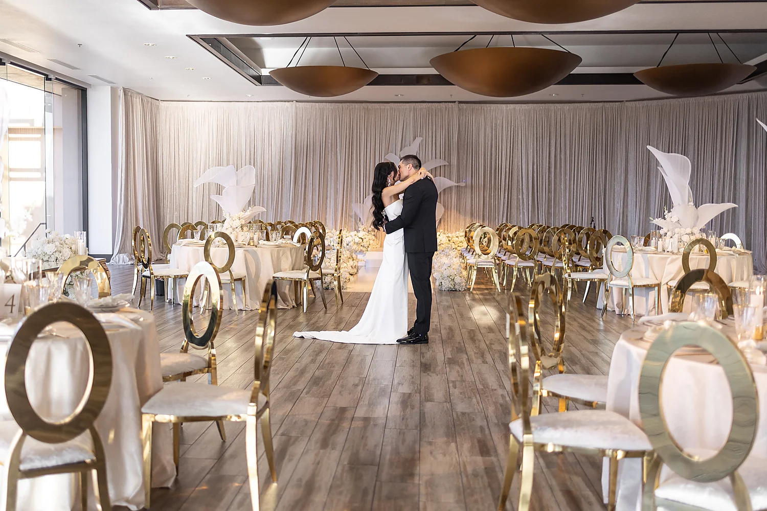 Love, in Waves: A Modern Luxury Wedding Editorial in Las Vegas
