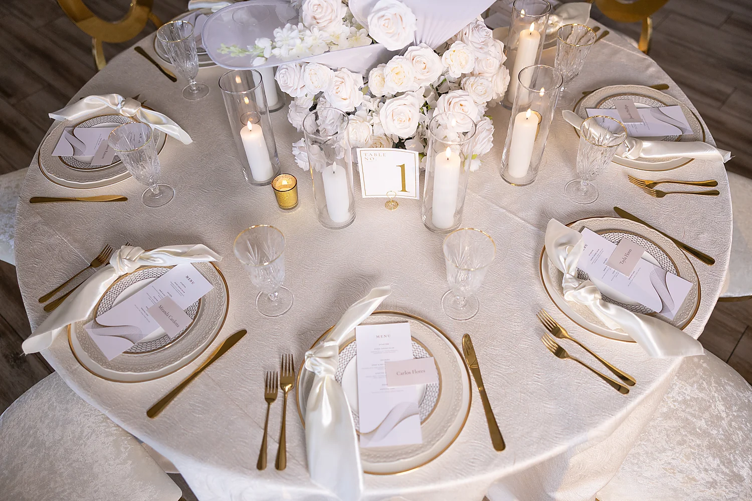 Love In Waves A Modern Luxury Wedding Editorial In Las Vegas elegant wedding table setting(2) Love In Waves A Modern Luxury Wedding Editorial In Las Vegas elegant wedding table setting(2)
