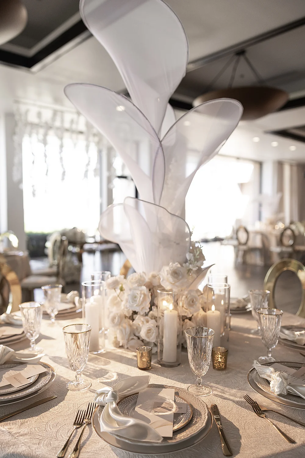 Love In Waves A Modern Luxury Wedding Editorial In Las Vegas elegant white floral centerpieces