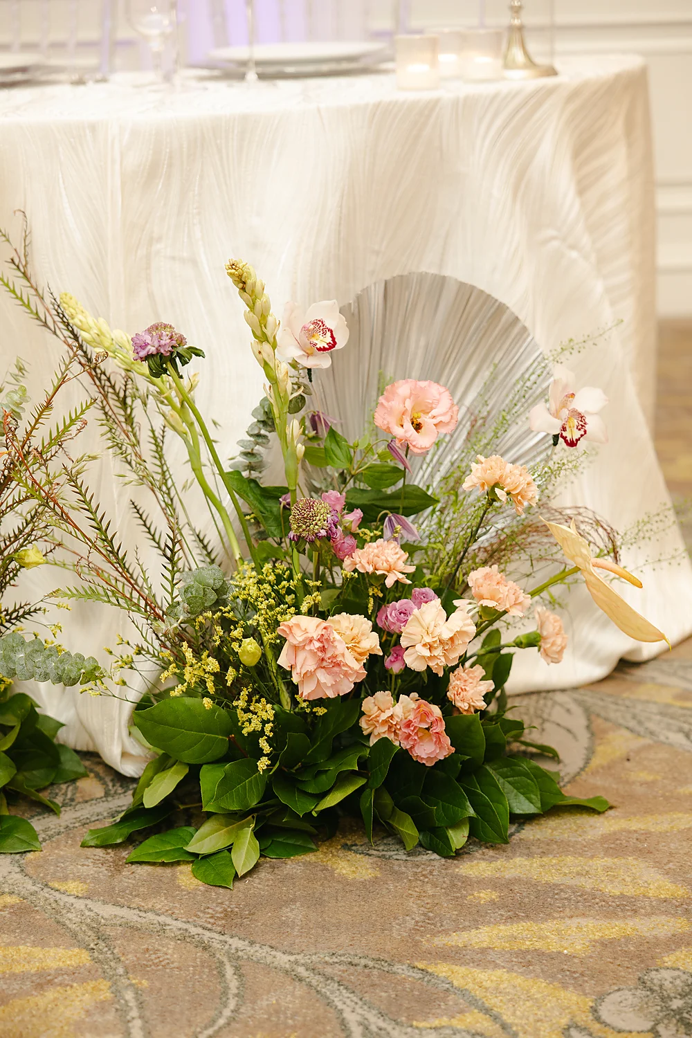 Mod Events Designs Eau Palm Beach floral arrangement wedding decor table Sia Weddings Photography
