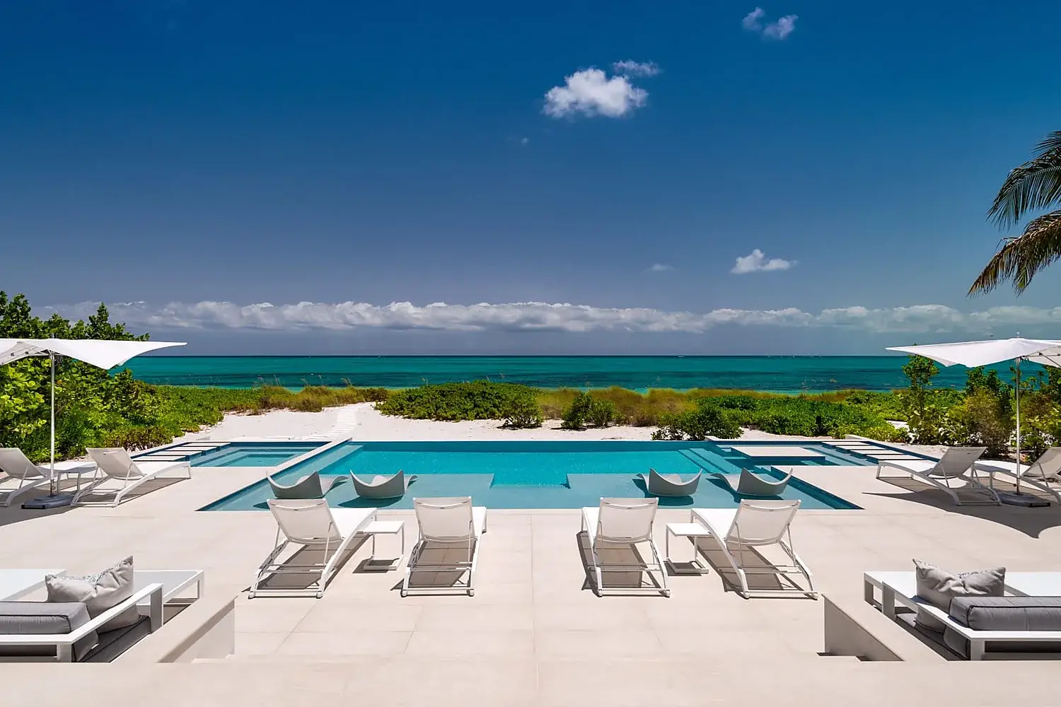 Aurelia Voyages Grace Bay Turks And Caicos