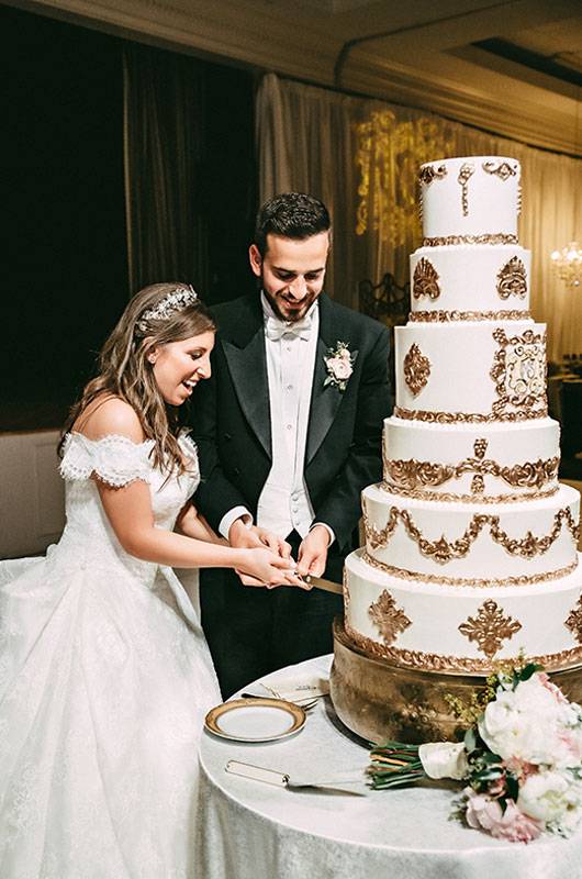  Margo Gronauer & Steven Saharovici Cutting Of Cake