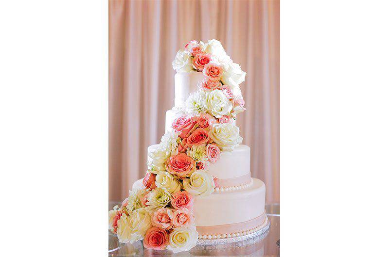 Ashlye McCormick Floral Cake wedding warm colorful roses