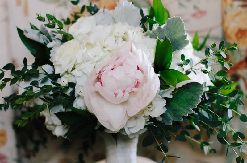 Maggie Paul Wedding Lookbook Slides Bouquet